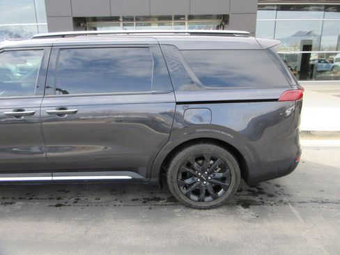Used 2022 Kia Carnival SX Prestige image 4