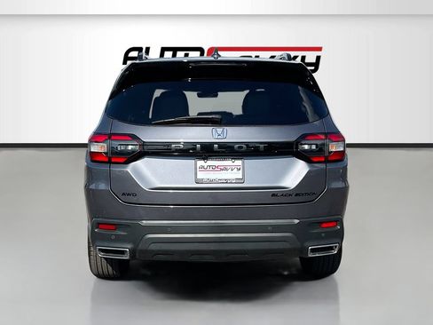 Used 2025 Honda Pilot Black Edition image 6