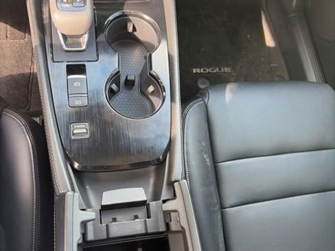 Used 2023 Nissan Rogue SL w/ SL Premium Package image 19
