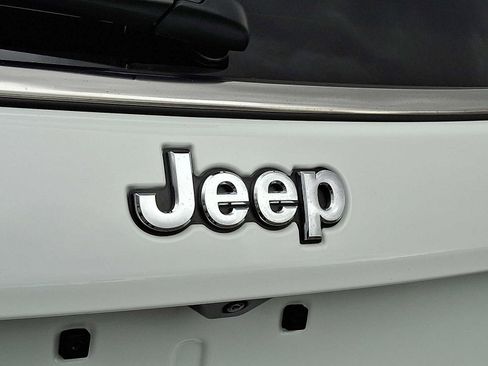 Certified 2024 Jeep Compass Latitude image 30