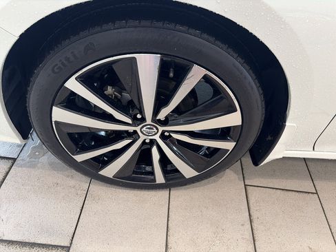 Used 2021 Nissan Altima 2.5 SR w/ SR Premium Package FWD image 9