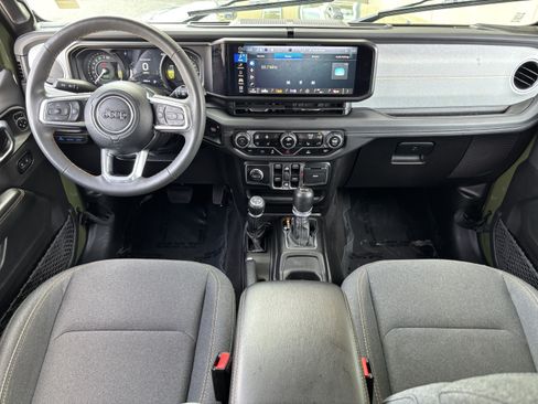 Used 2024 Jeep Wrangler Unlimited Sahara AWD/4WD image 20
