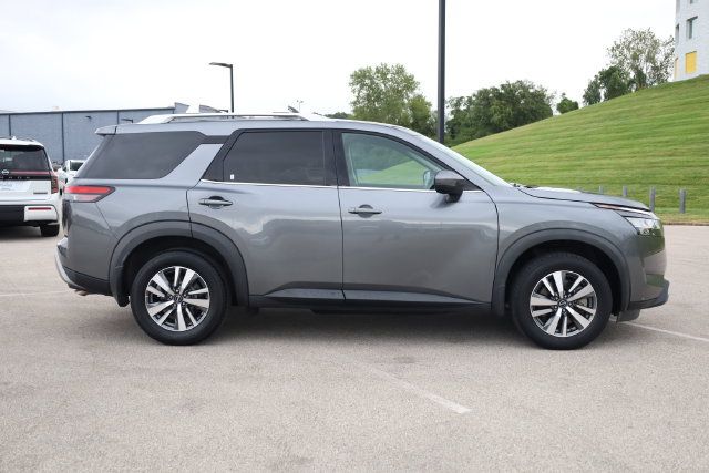 Used 2024 Nissan Pathfinder SL AWD/4WD image 3