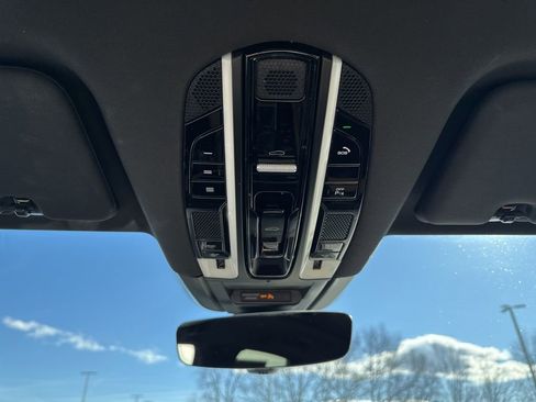 Used 2021 Porsche Cayenne image 31