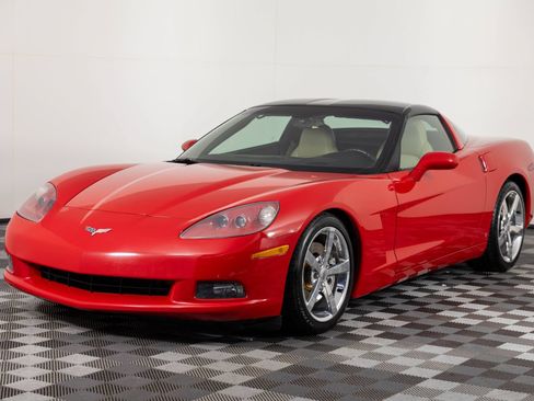 Used 2008 Chevrolet Corvette Coupe w/ Preferred Equipment Group RWD image 2
