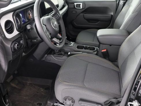 Used 2025 Jeep Wrangler Willys image 18