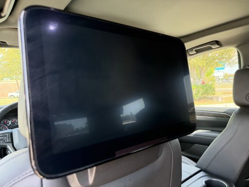 Used 2021 Chevrolet Tahoe Z71 w/ Luxury Package image 18