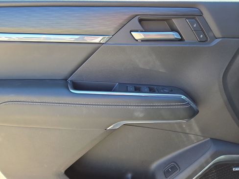 Used 2024 GMC Acadia Elevation image 15