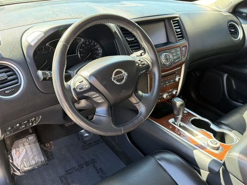 Used 2017 Nissan Pathfinder Platinum w/ Family Entertainment Package image 4