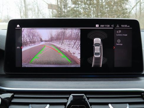 Used 2022 BMW 530e xDrive 530e iPerformance w/ Premium Package image 6