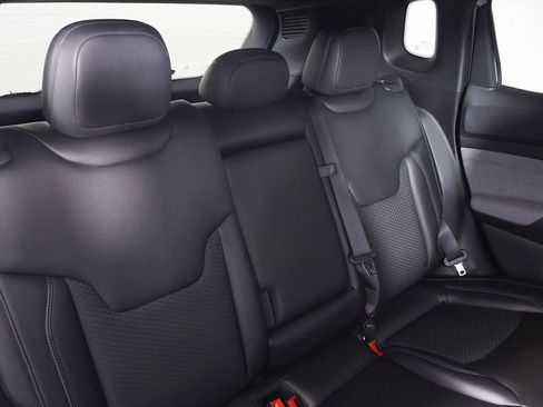 Used 2025 Jeep Compass Latitude AWD/4WD image 31