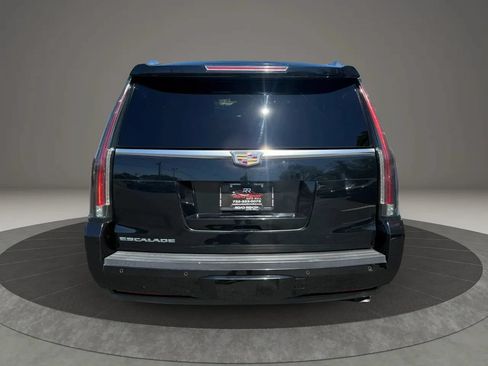 Used 2018 Cadillac Escalade Luxury AWD/4WD image 8