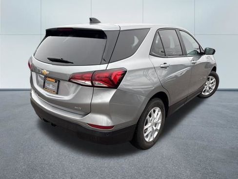 Used 2024 Chevrolet Equinox LS w/ LS Convenience Package image 4