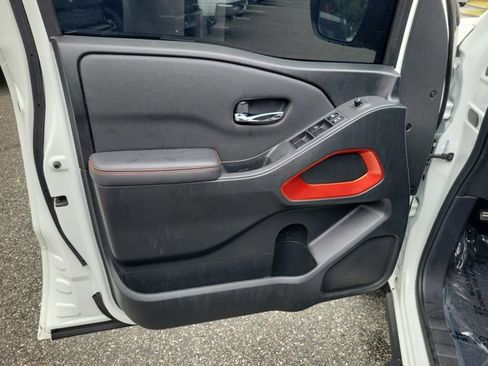 Used 2022 Nissan Frontier Pro-X RWD image 14