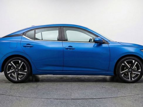 Used 2025 Nissan Sentra SV image 11