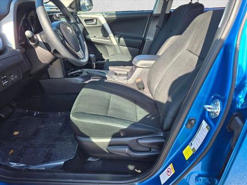 Used 2018 Toyota RAV4 LE image 15