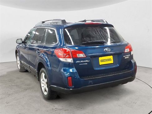 Used 2011 Subaru Outback 2.5i Limited image 3