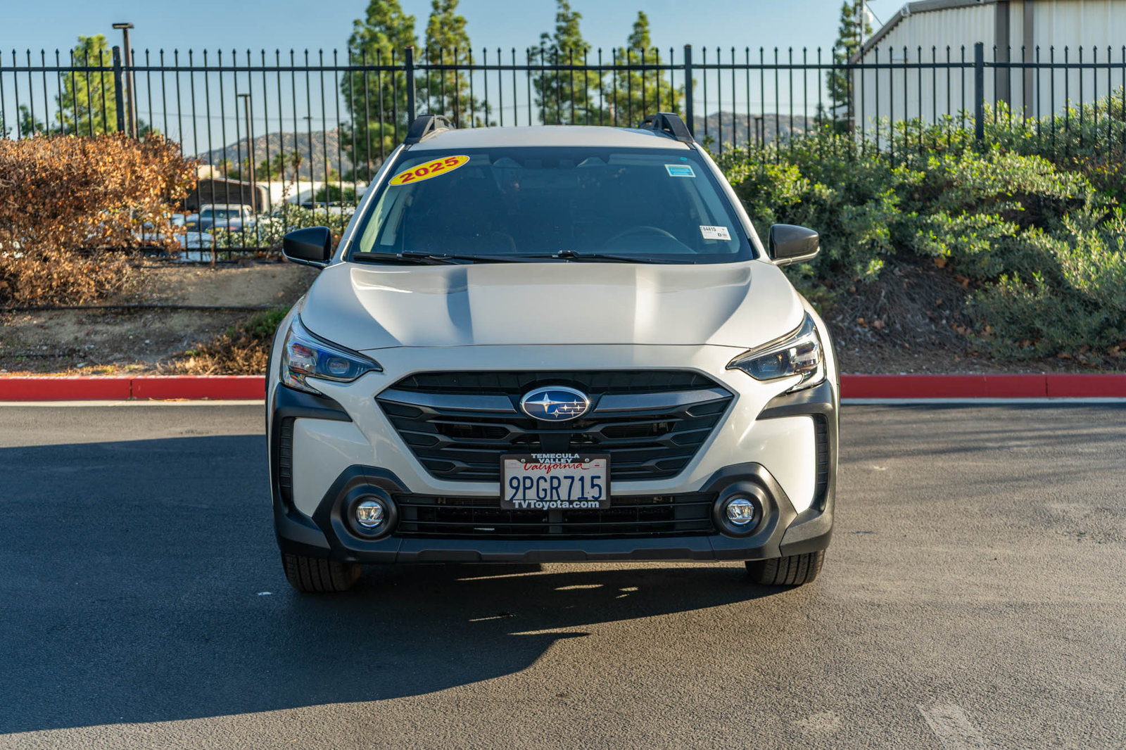 Used 2025 Subaru Outback AWD/4WD image 2