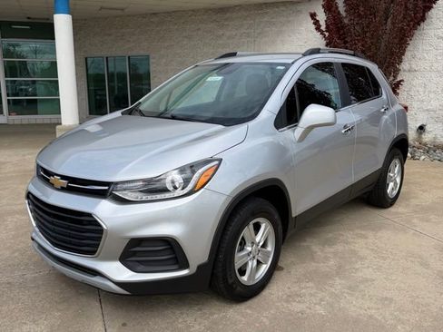 Used 2018 Chevrolet Trax LT w/ LT Convenience Package AWD/4WD image 1