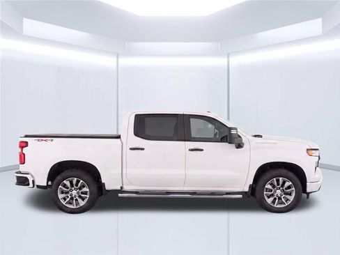 Used 2019 Chevrolet Silverado 1500 Custom w/ Custom Max Trailering Package AWD/4WD image 10
