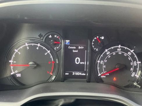 Used 2022 Toyota 4Runner SR5 AWD/4WD image 13
