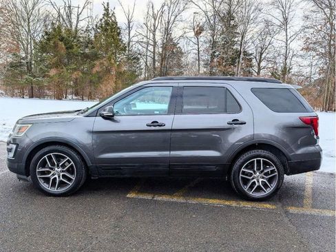 Used 2017 Ford Explorer Sport w/ Equipment Group 401A AWD/4WD image 9