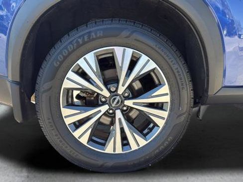 Used 2023 Nissan Rogue SV w/ SV Premium B Package image 13