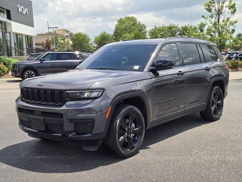 Used 2025 Jeep Grand Cherokee L Laredo AWD/4WD image 1