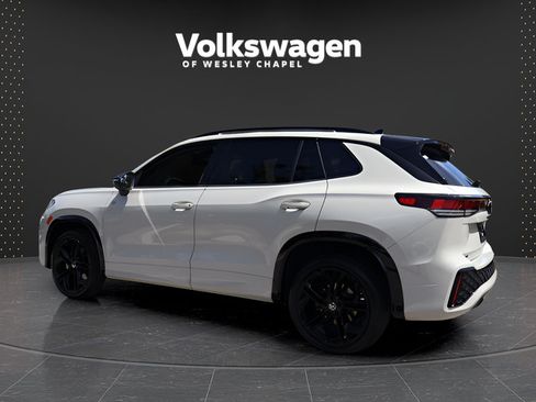 Certified 2025 Volkswagen Tiguan SE R-Line AWD/4WD image 6