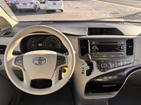 Used 2013 Toyota Sienna LE FWD image 8
