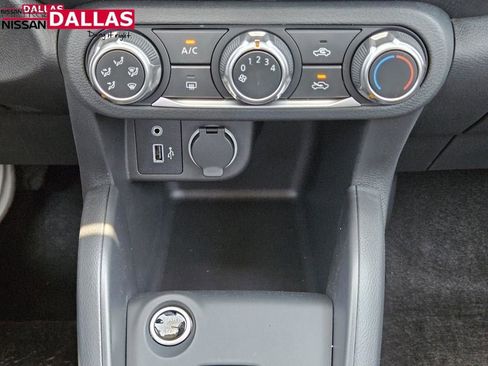 New 2025 Nissan Kicks Play S image 16