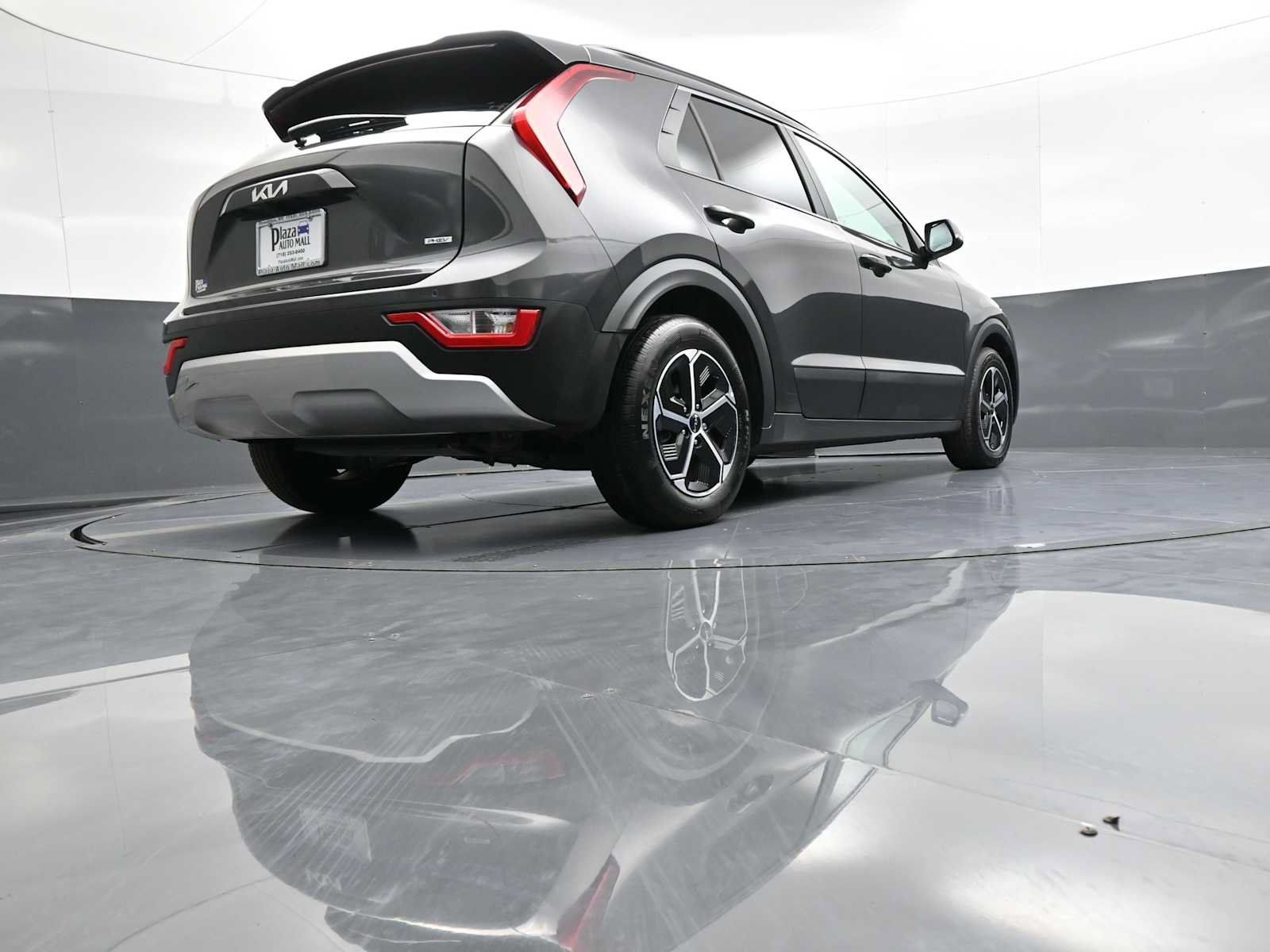 Certified 2025 Kia Niro EX w/ EX Cold Weather Package FWD image 28