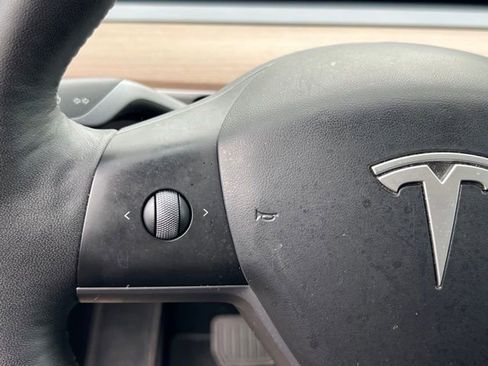 Used 2024 Tesla Model Y Long Range AWD/4WD image 14