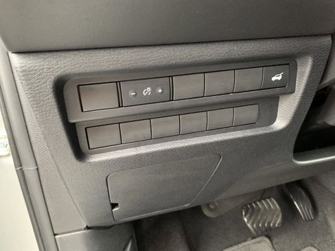 Used 2023 Mitsubishi Outlander SE image 14