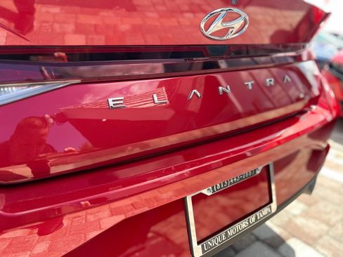 Used 2021 Hyundai Elantra SE image 26