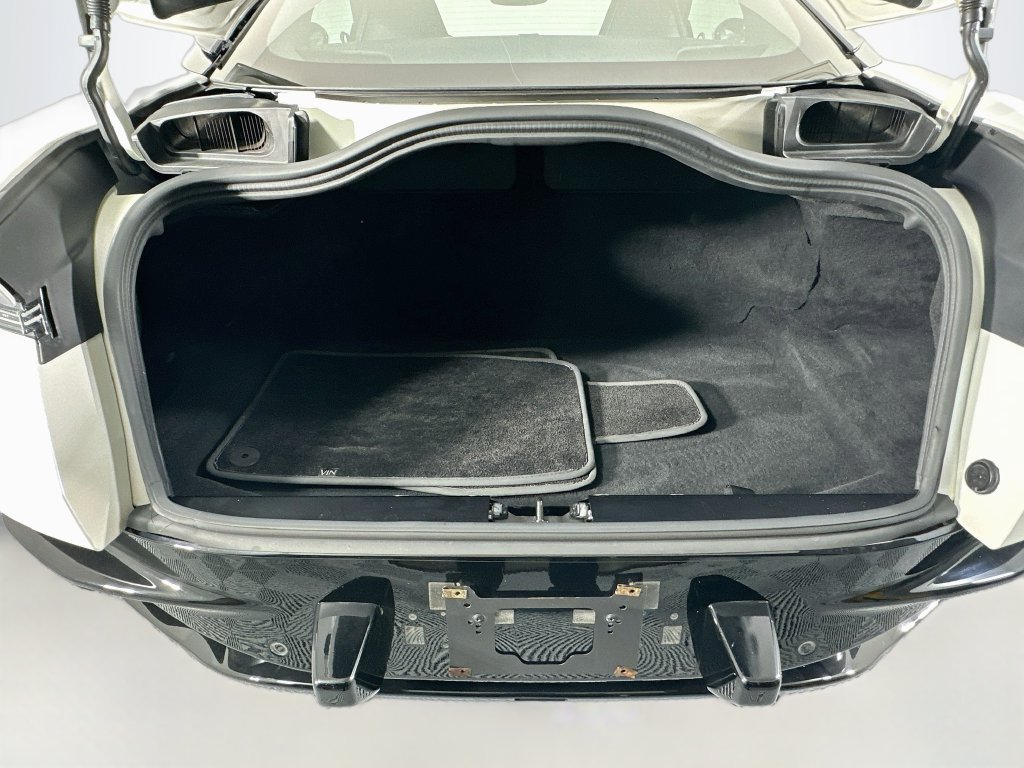 Used 2018 Aston Martin DB11 V12 RWD image 26