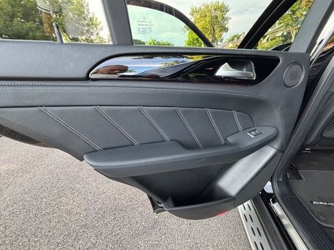 Used 2012 Mercedes-Benz ML 63 AMG 4MATIC w/ AMG Performance Pkg image 32