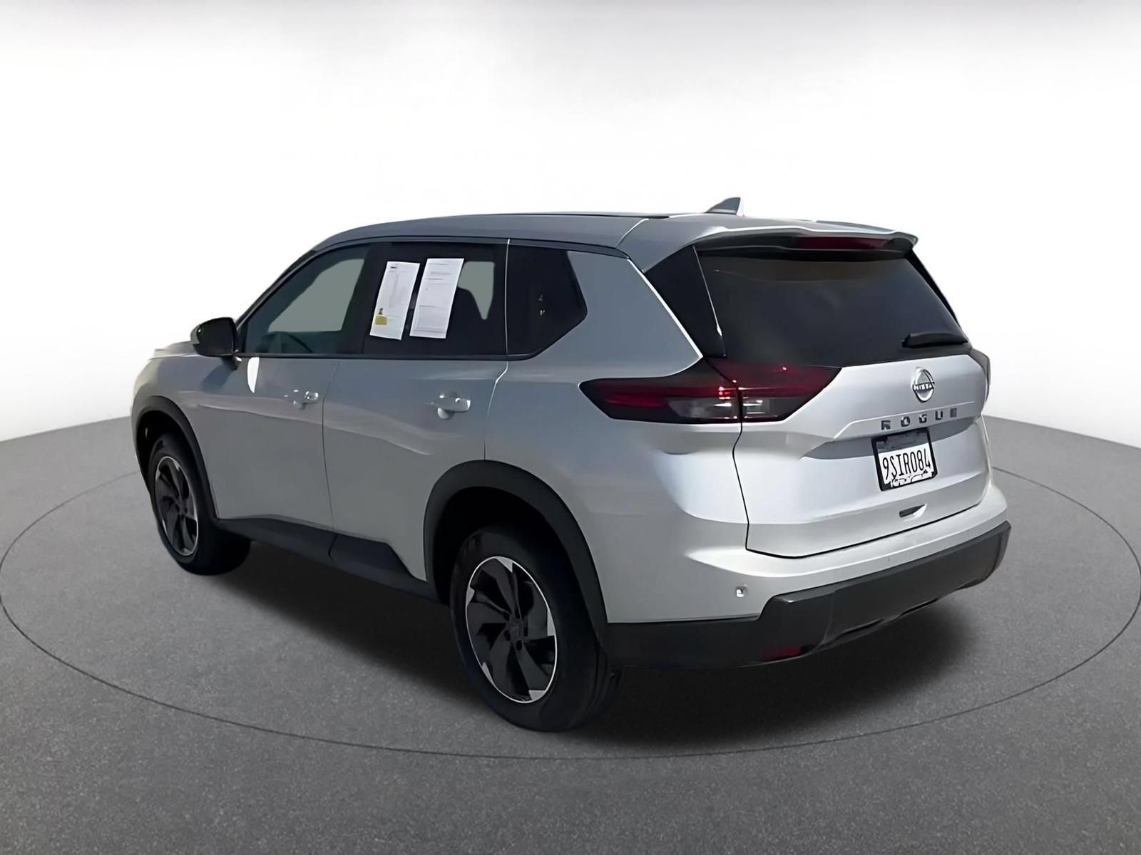 Used 2025 Nissan Rogue SV FWD image 12