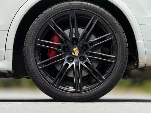 Used 2016 Porsche Cayenne GTS AWD/4WD image 21