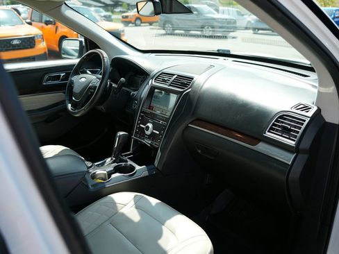 Used 2017 Ford Explorer Platinum AWD/4WD image 22