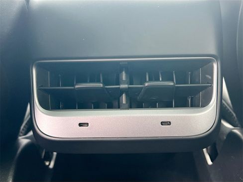 Used 2020 Tesla Model Y Long Range image 23