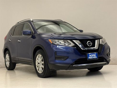 Used 2017 Nissan Rogue SV image 4