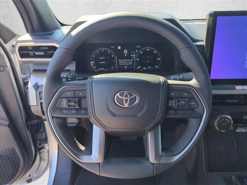 Certified 2025 Toyota Tacoma TRD Off-Road AWD/4WD image 15