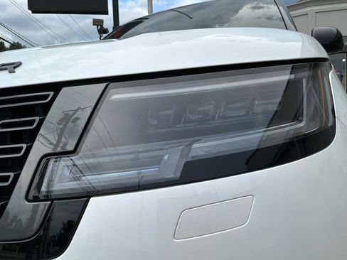 Used 2024 Land Rover Range Rover Long Wheelbase Autobiography AWD/4WD image 32