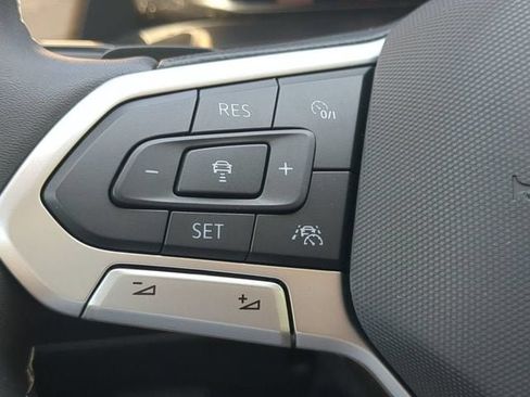Used 2024 Volkswagen Atlas SE FWD image 24