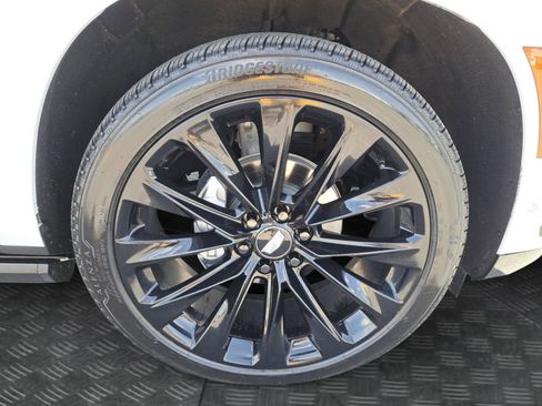 Certified 2026 Cadillac Escalade ESV Platinum Sport w/ LPO, ONYX Package AWD/4WD image 17