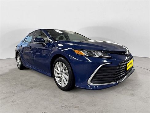 Used 2023 Toyota Camry LE image 6