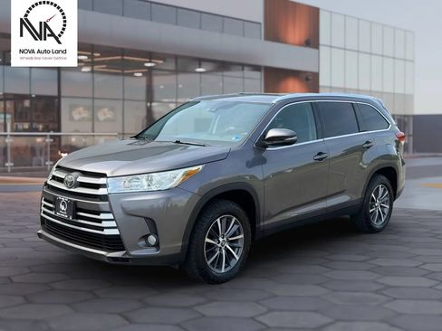 Used 2019 Toyota Highlander XLE FWD image 5