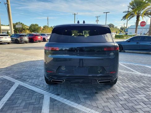 Used 2023 Land Rover Range Rover Sport SE Dynamic image 4