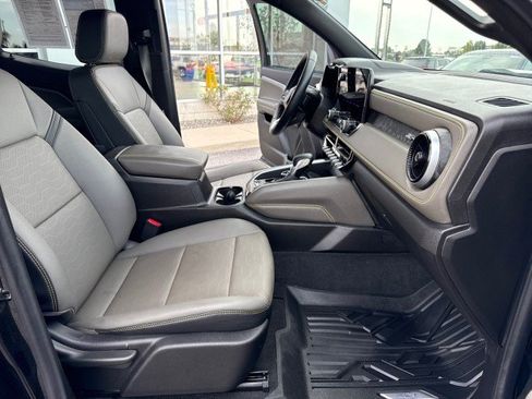 Used 2025 Chevrolet Colorado ZR2 w/ Midnight Edition AWD/4WD image 30